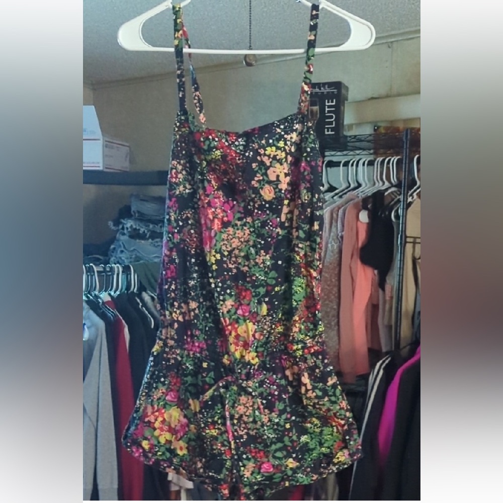 🌸💖 PINK Victoria’s Secret Floral Romper | Size XS ✨🌺